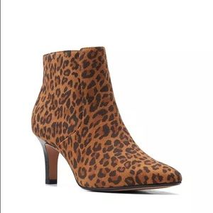 NIB Women’s Clarks Ileana Petal Leopard Bootie 7.5M